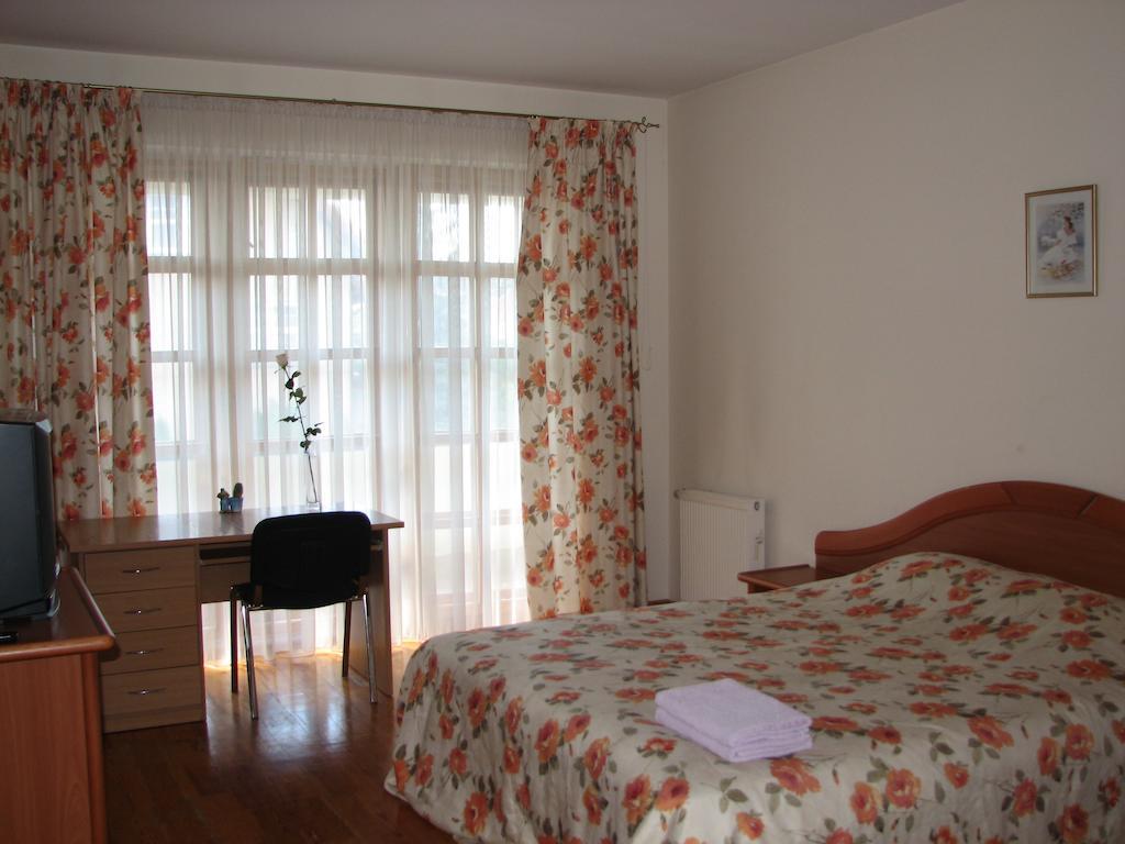 Little Amber Apartments Κλαϊπέντα Δωμάτιο φωτογραφία